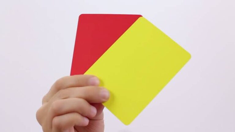 Các Loại Thẻ Trong Bóng Đá – Luật Lệ, Tác Động & Chiến Thuật Cá Cược